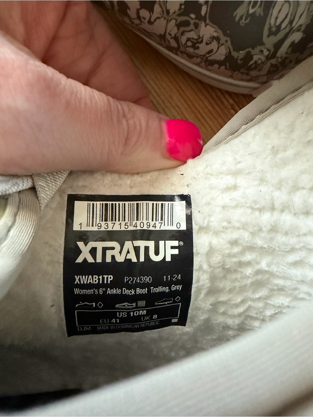 Women’s size 10 fleece lined Xtratuff boots - Picture 6 of 9